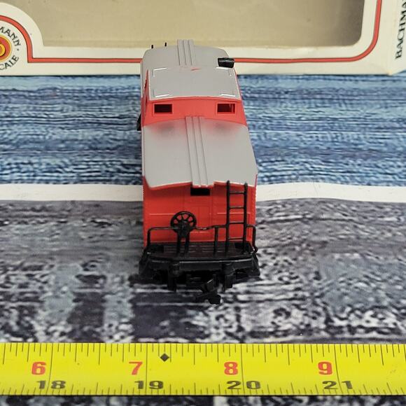 Bachmann H.O scale ATSF Santa Fe caboose train car red/silver - Picture 7 of 8